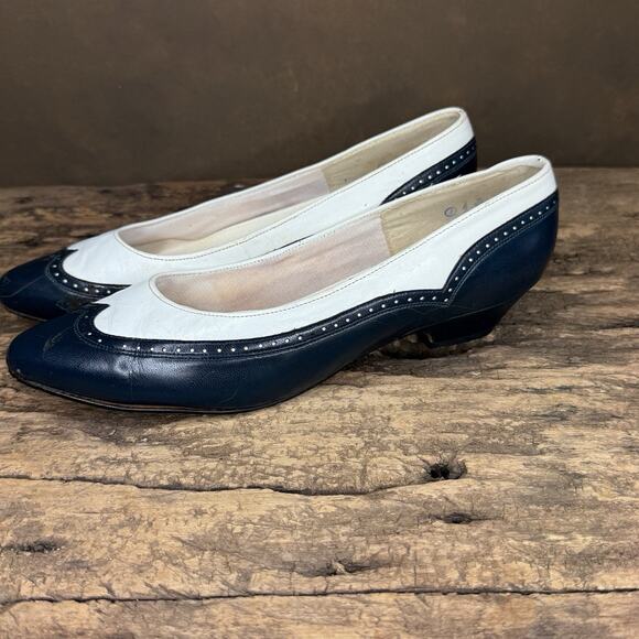 Vintage Red Cross Two-Tone Comfort Flats / Low Heels Women’s (Navy + Ivory) 6AA - Picture 4 of 11